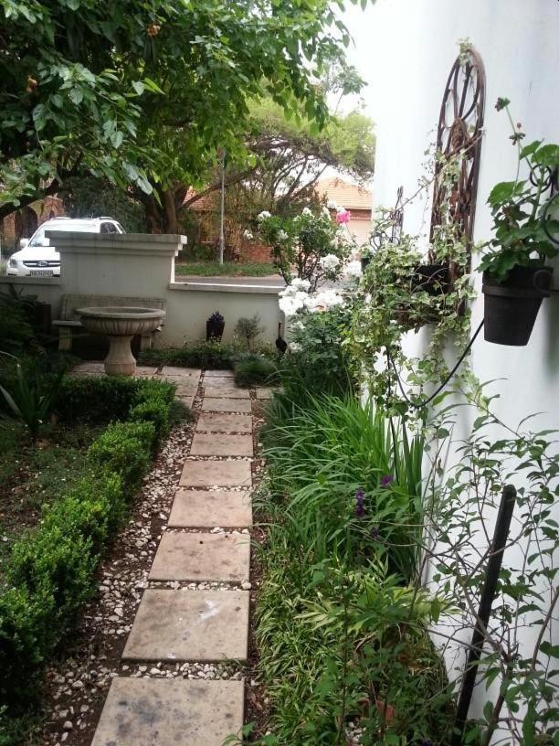 Oxnead Guesthouse Pretoria Bagian luar foto